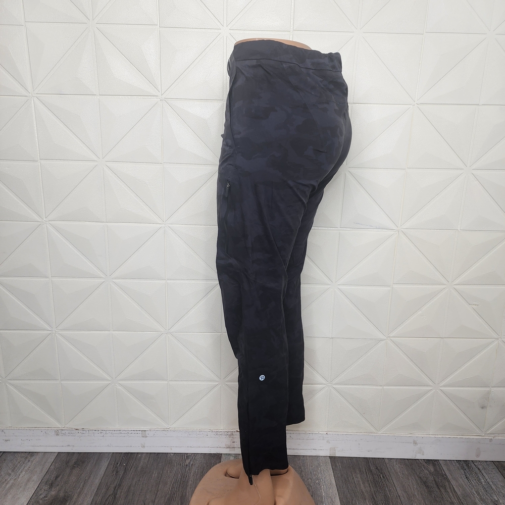 Lululemon Black Camo Zip-Leg Pants Size 6 Belted Utility Style - Picture 4 of 9